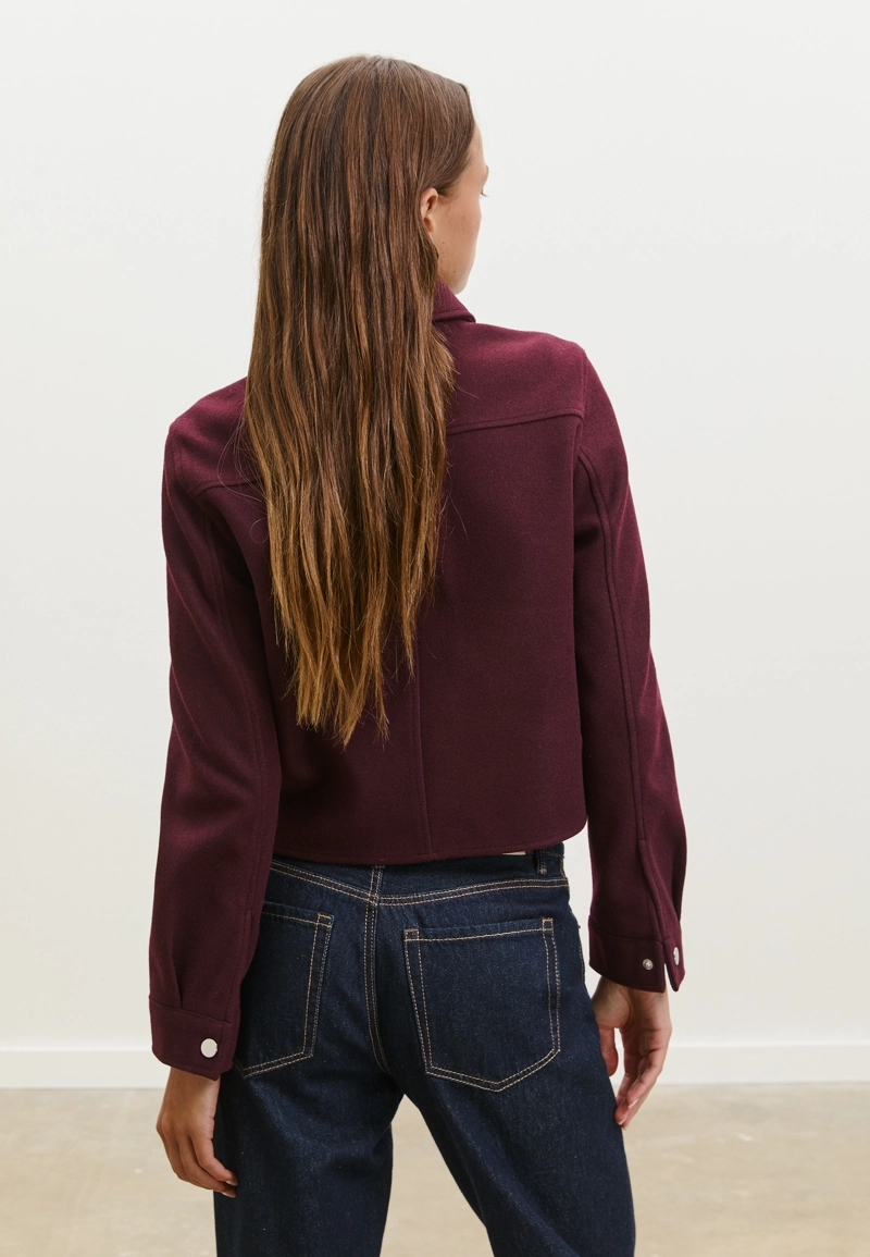 Укороченная куртка из мягкой ткани