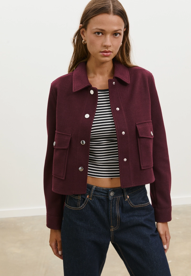 Укороченная куртка из мягкой ткани