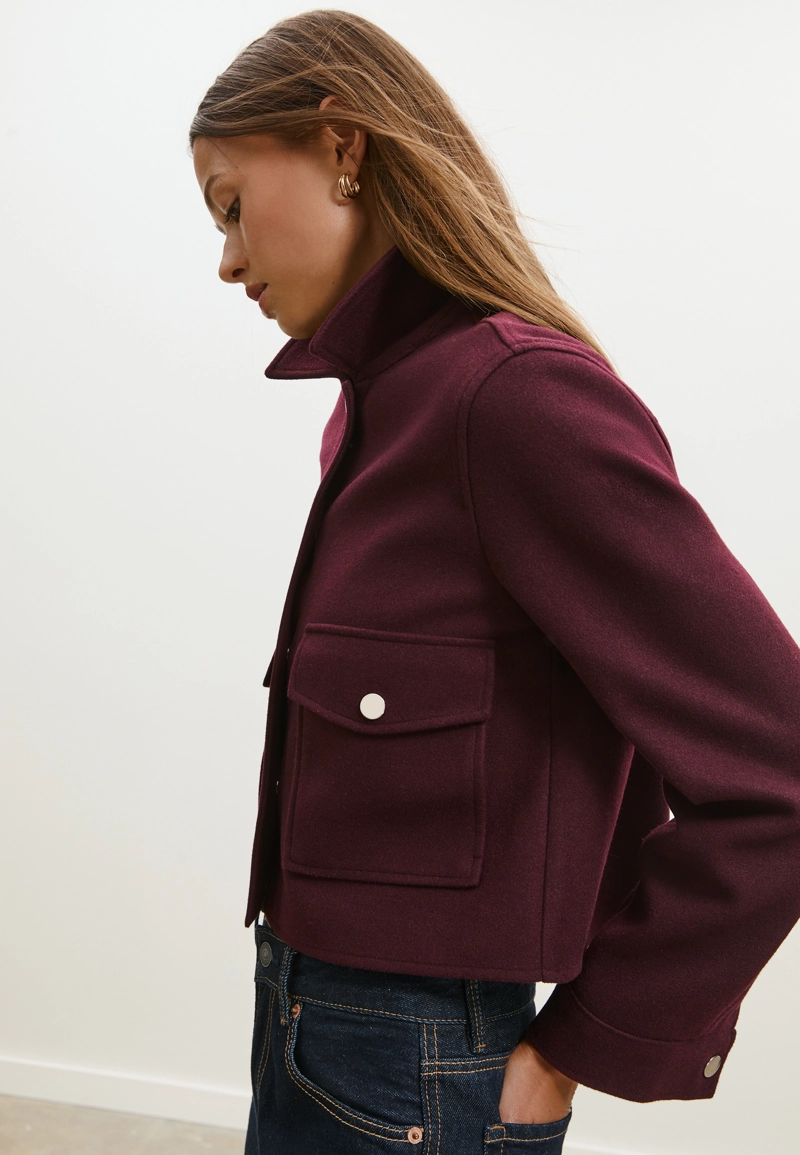 Укороченная куртка из мягкой ткани