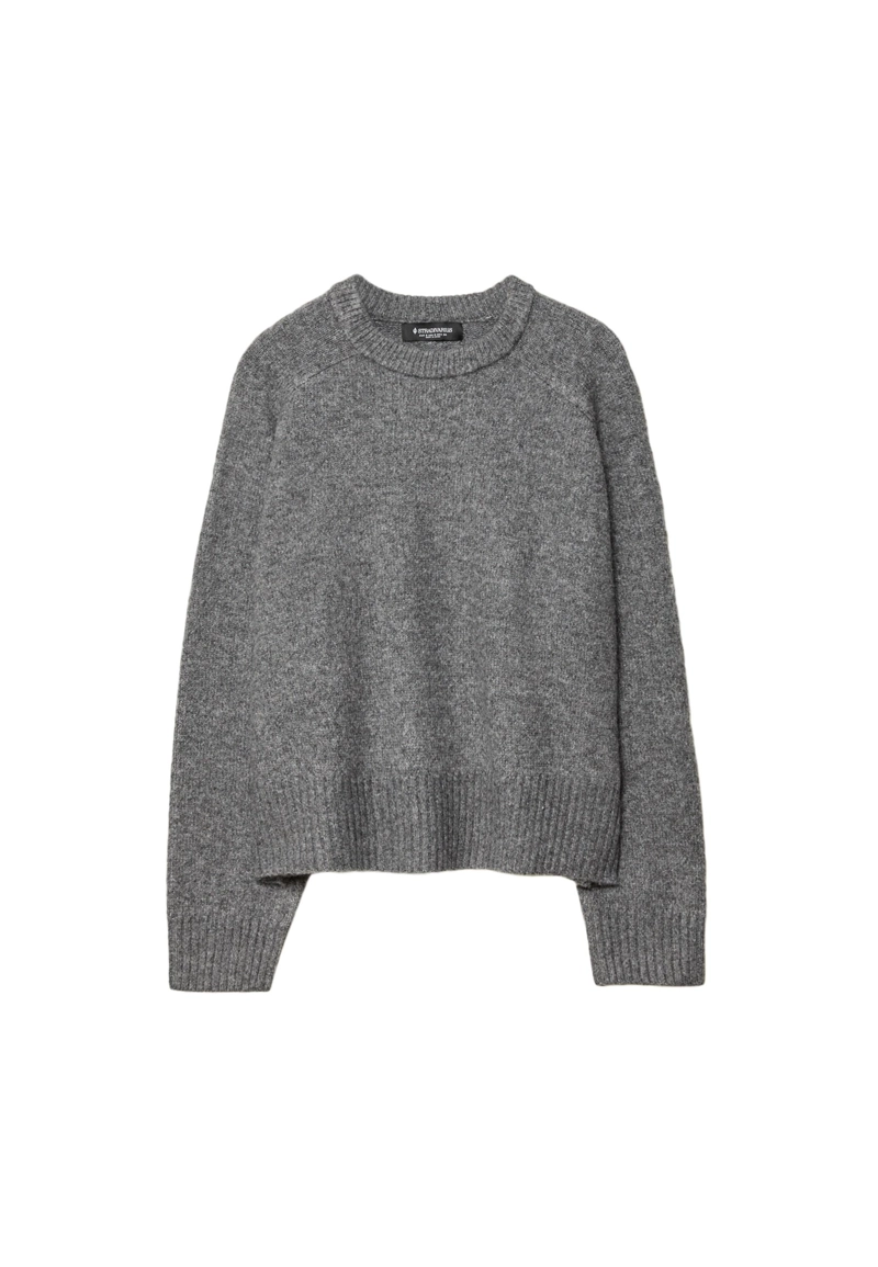 Базовый свитер из мягкого трикотажа