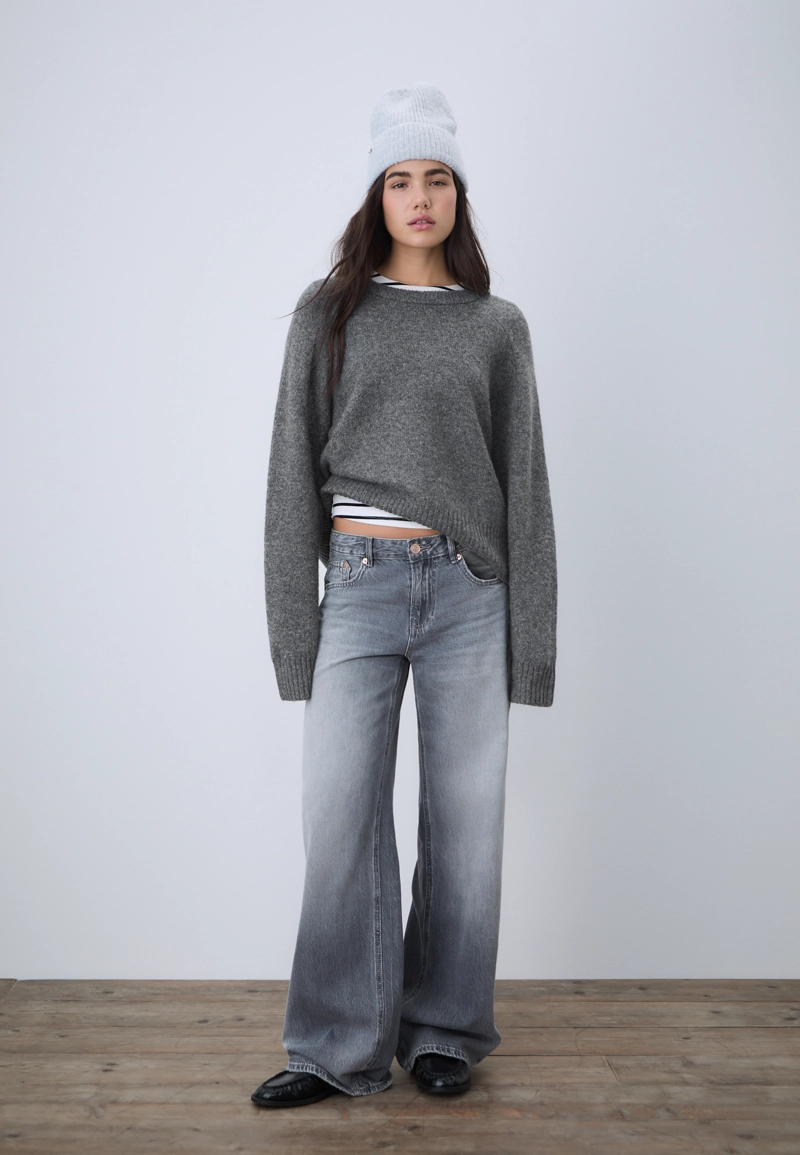 Базовый свитер из мягкого трикотажа