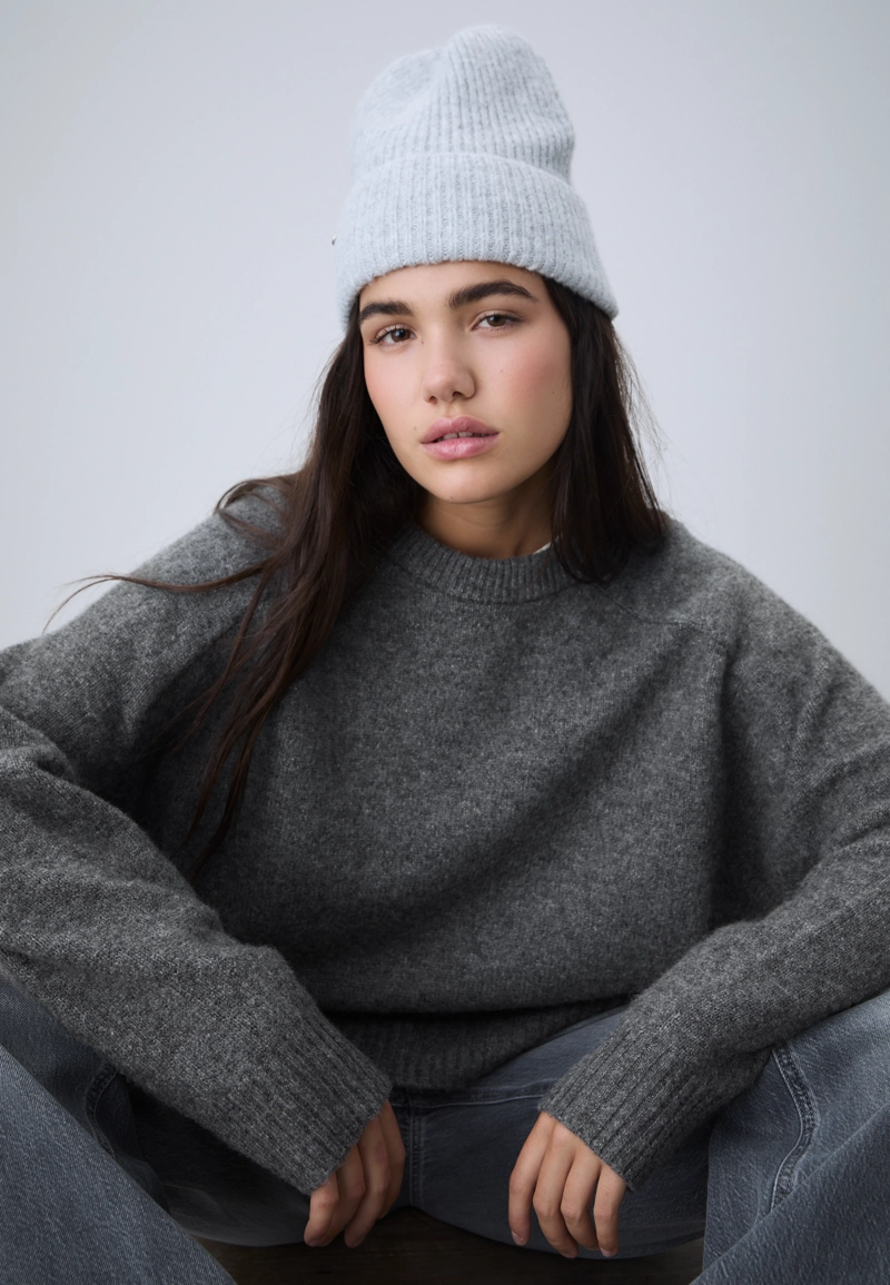 Базовый свитер из мягкого трикотажа