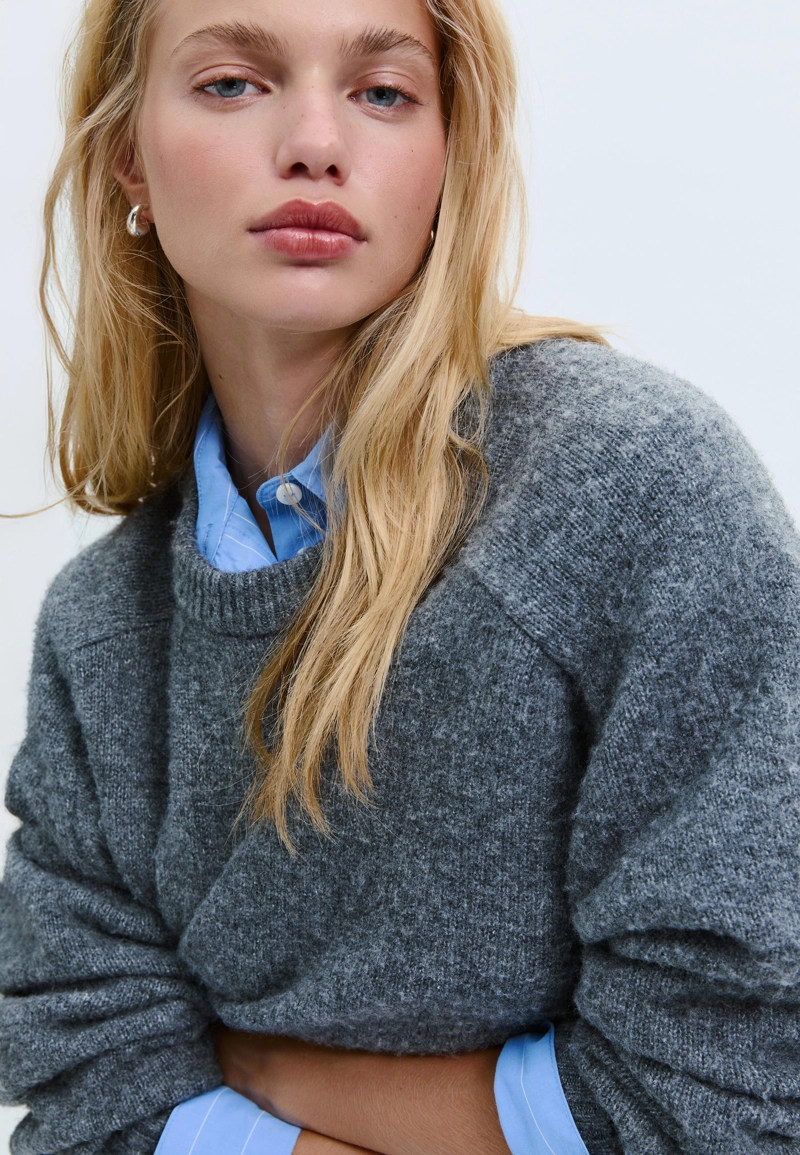 Базовый свитер из мягкого трикотажа