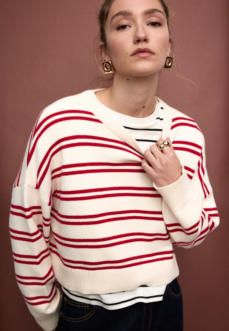 Укороченный полосатый трикотажный свитер