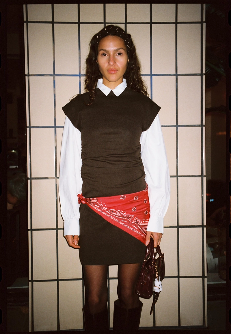 Короткое приталенное платье со сборками