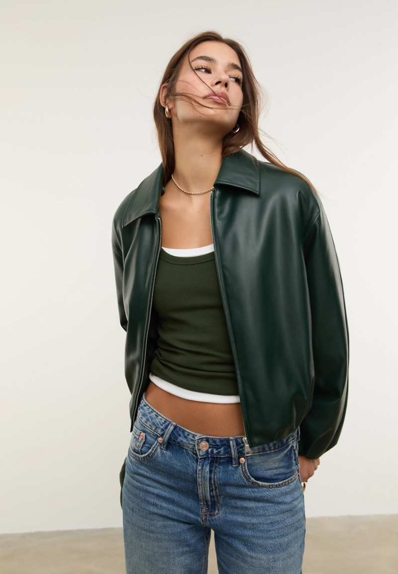 Стеганая куртка-бомбер из искусственной кожи