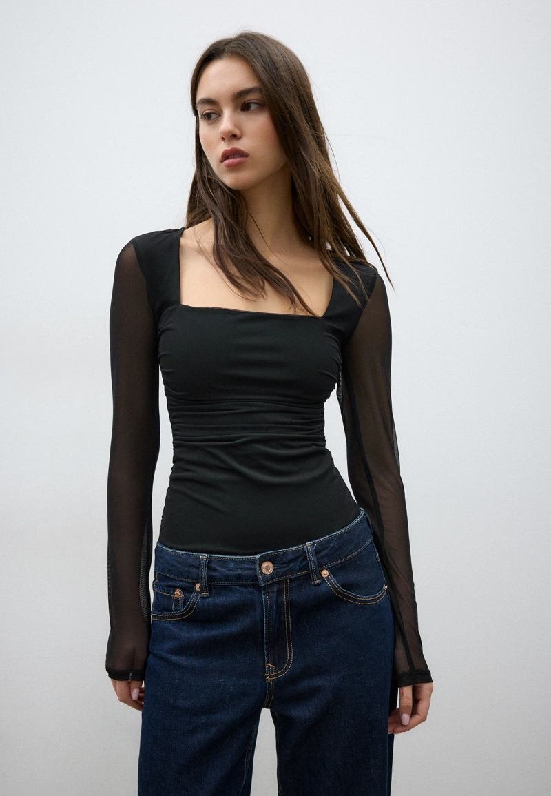 Боди из полупрозрачной ткани с квадратным вырезом