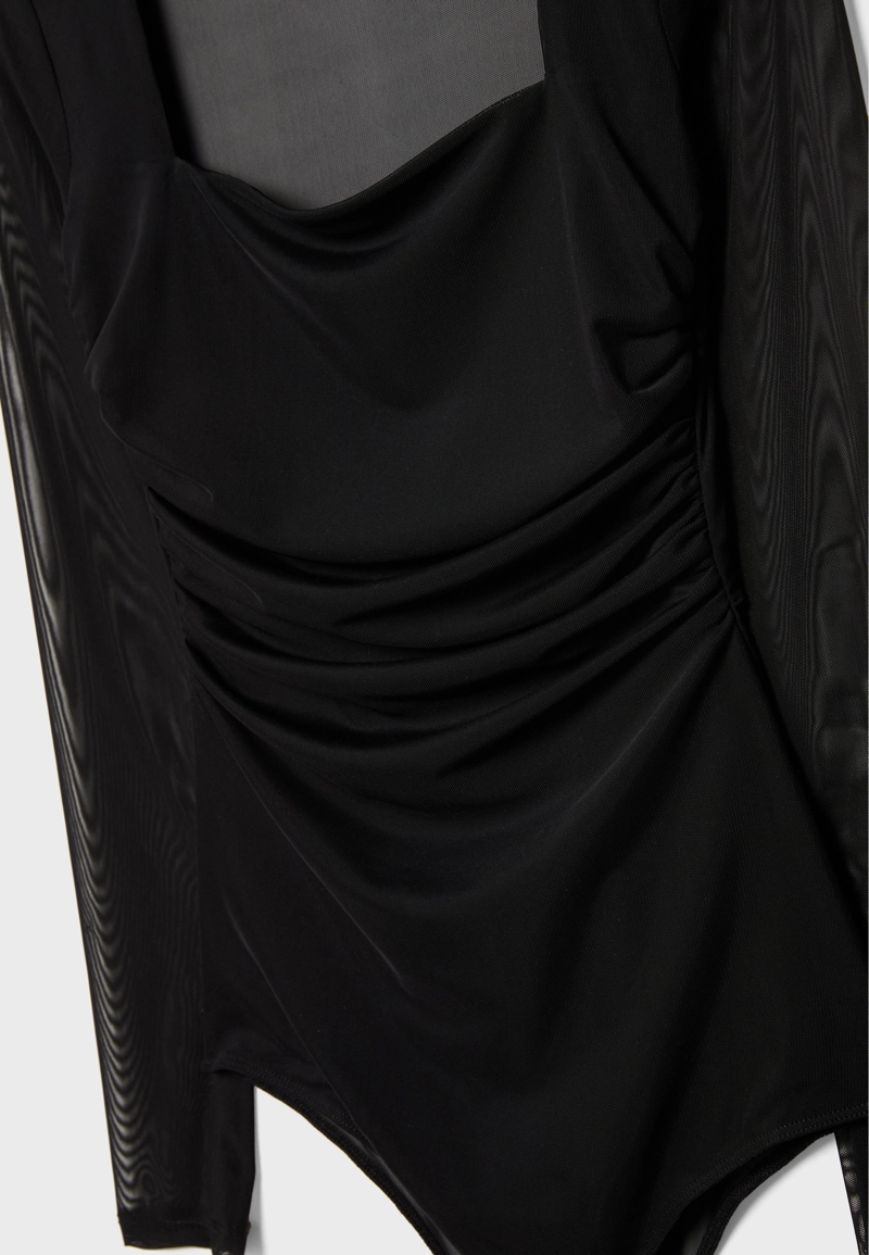 Боди из полупрозрачной ткани с квадратным вырезом