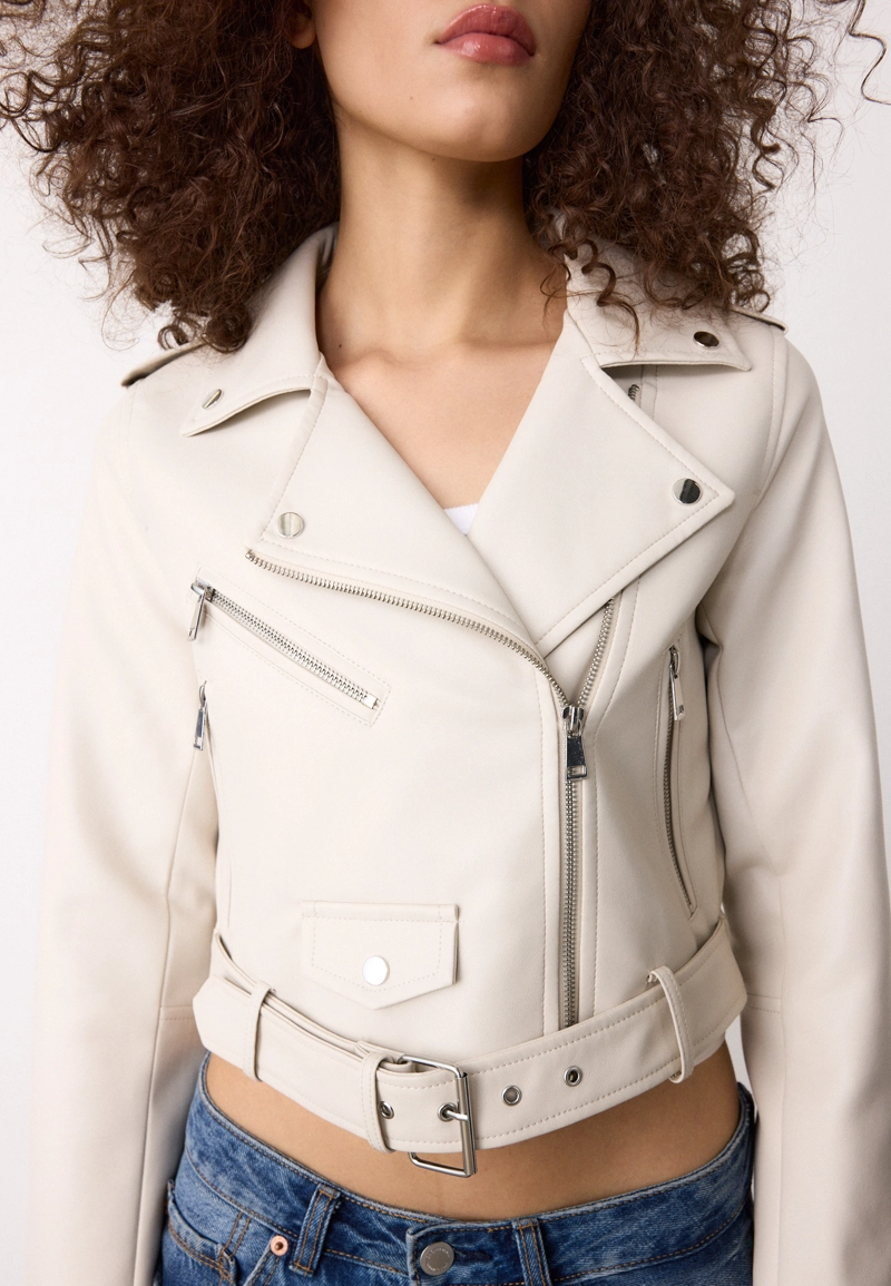 Куртка-косуха с поясом из искусственной кожи