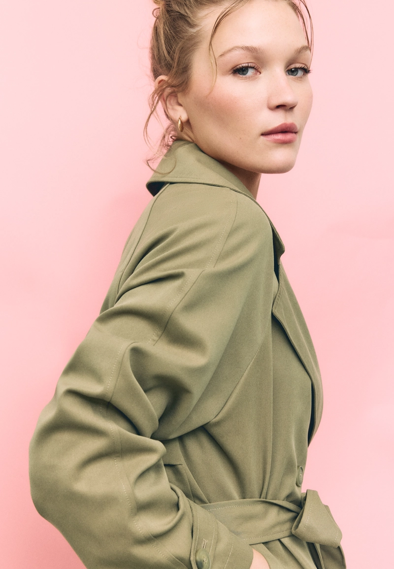 Укороченный струящийся тренч с поясом