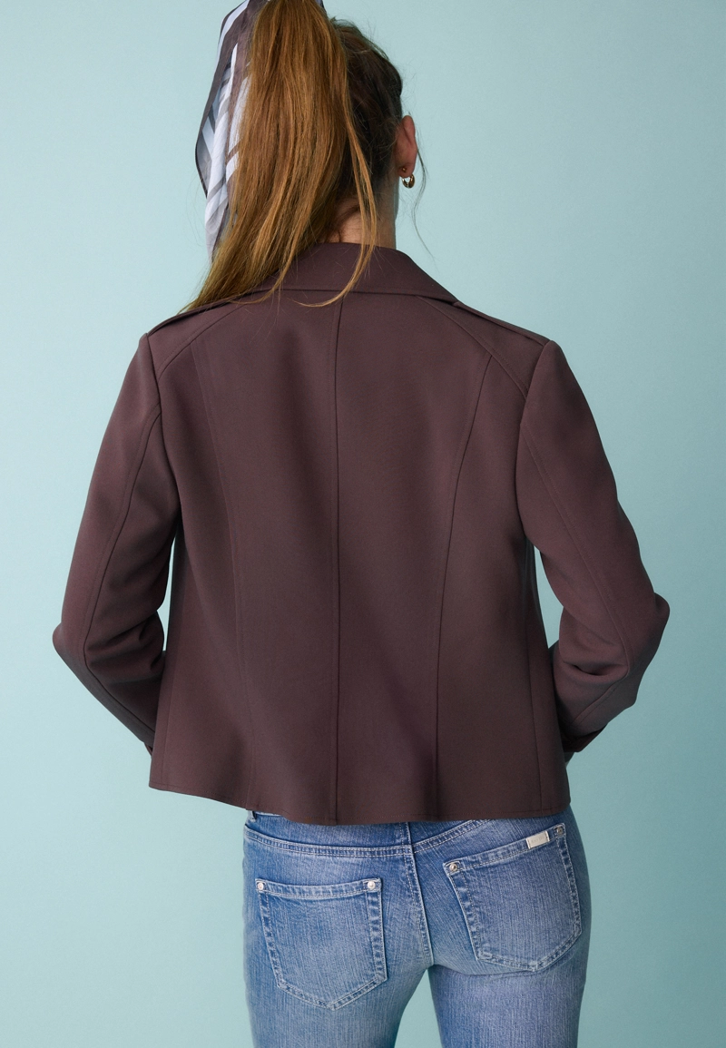 Пиджак с гравированными пуговицами