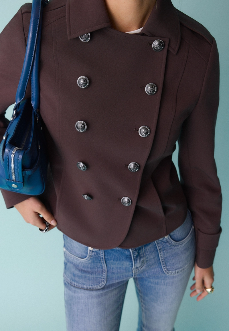 Пиджак с гравированными пуговицами