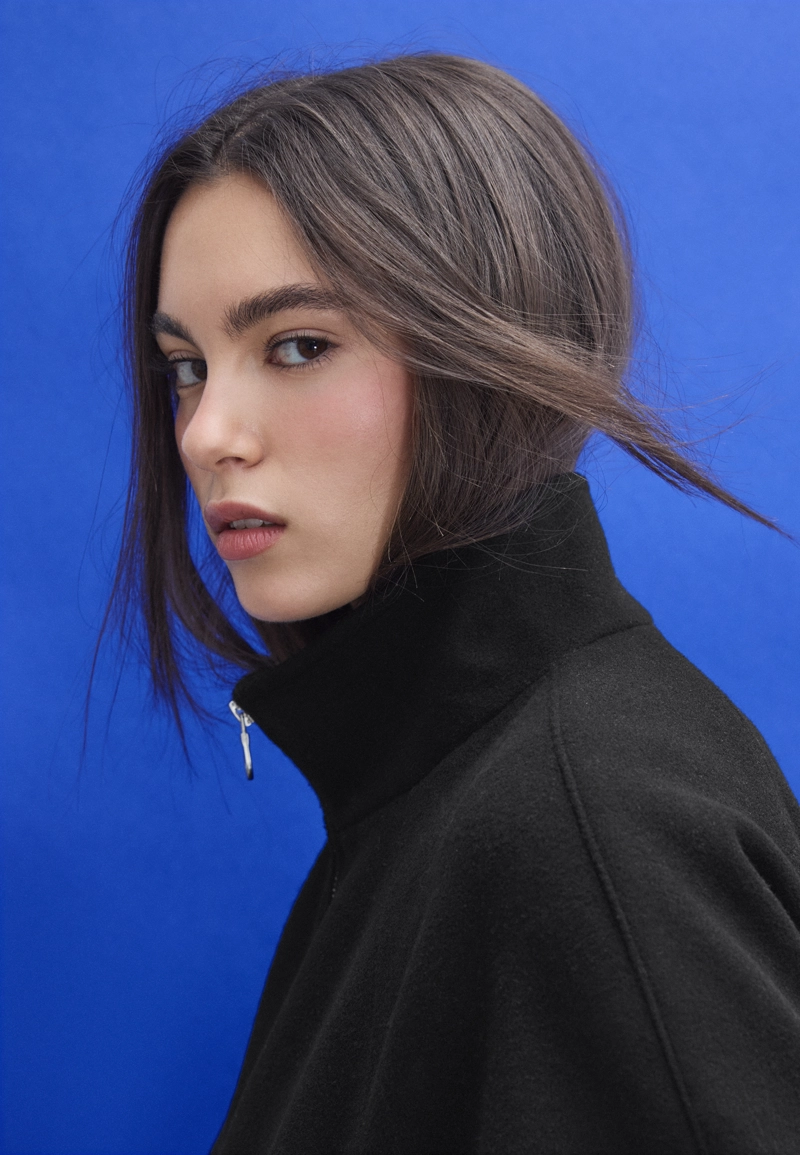 Бомбер объемного кроя из мягкой ткани