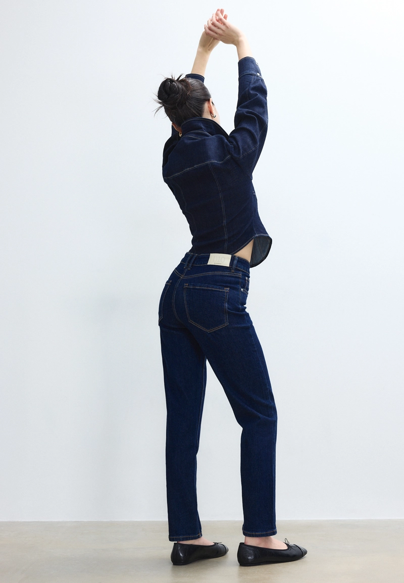 D10 Джинсы mom зауженного кроя