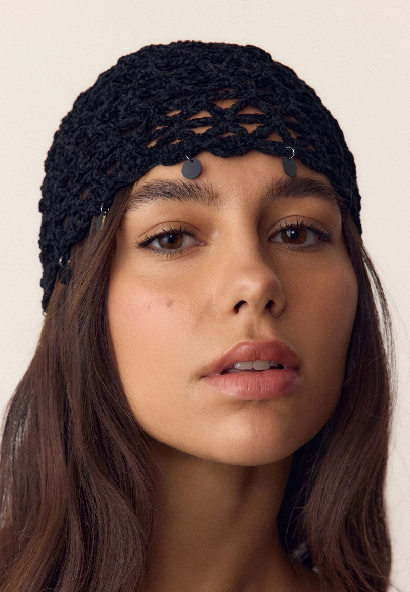 Каскетка с бусинами