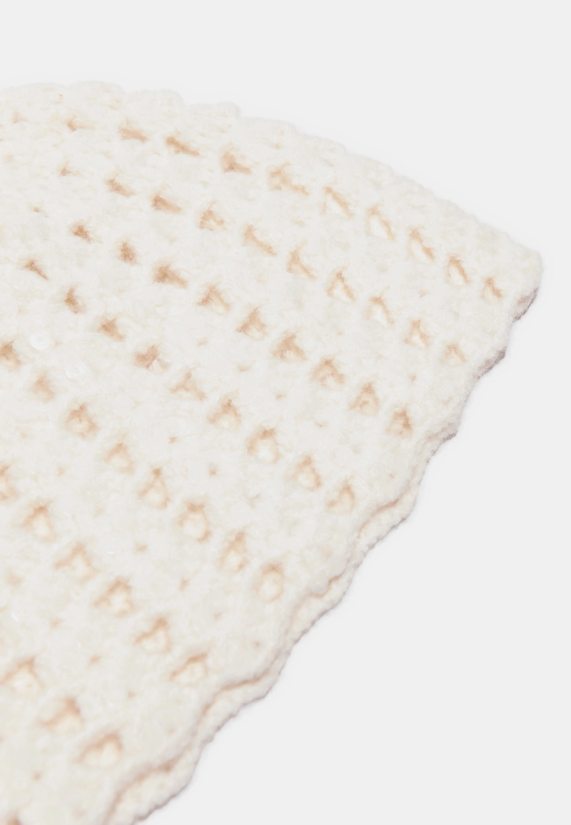 Каскетка из кружева кроше с пайетками