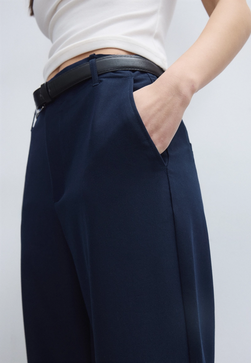 Прямые струящиеся брюки с поясом