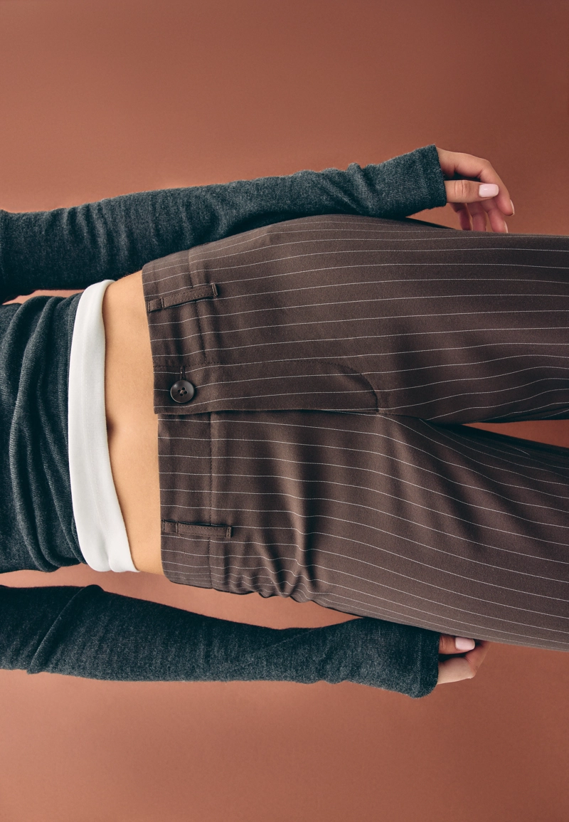 Классические зауженные брюки в полоску