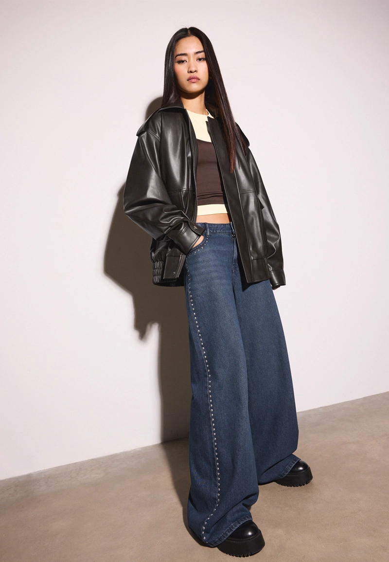 Объемная байкерская куртка из искусственной кожи