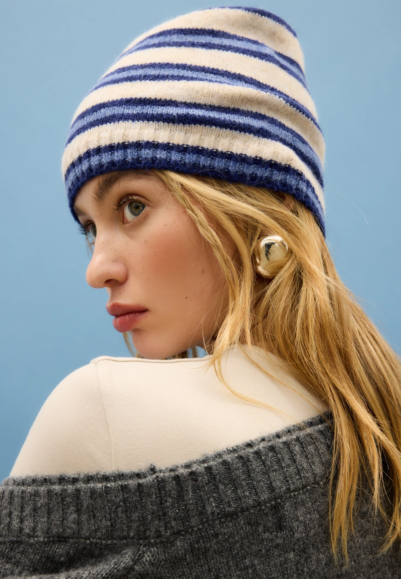 Шапка в полоску