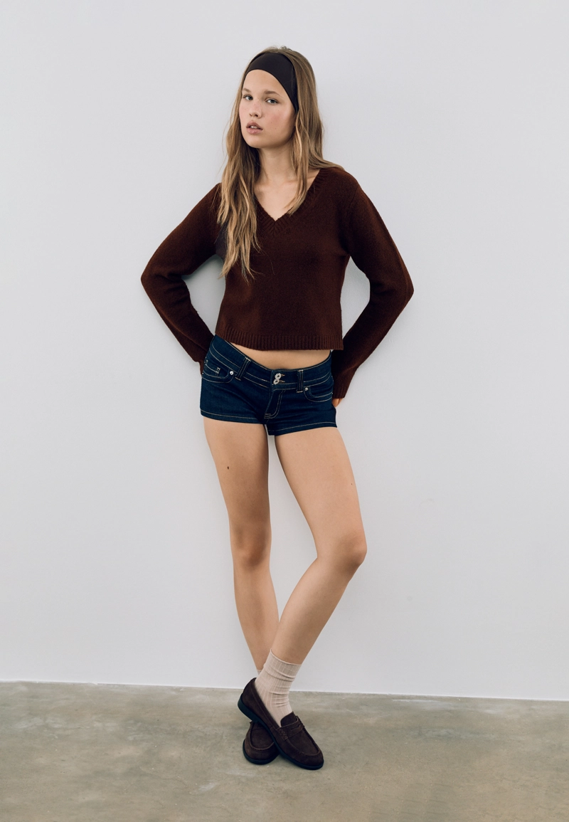 Укороченный трикотажный джемпер с мягкой текстурой