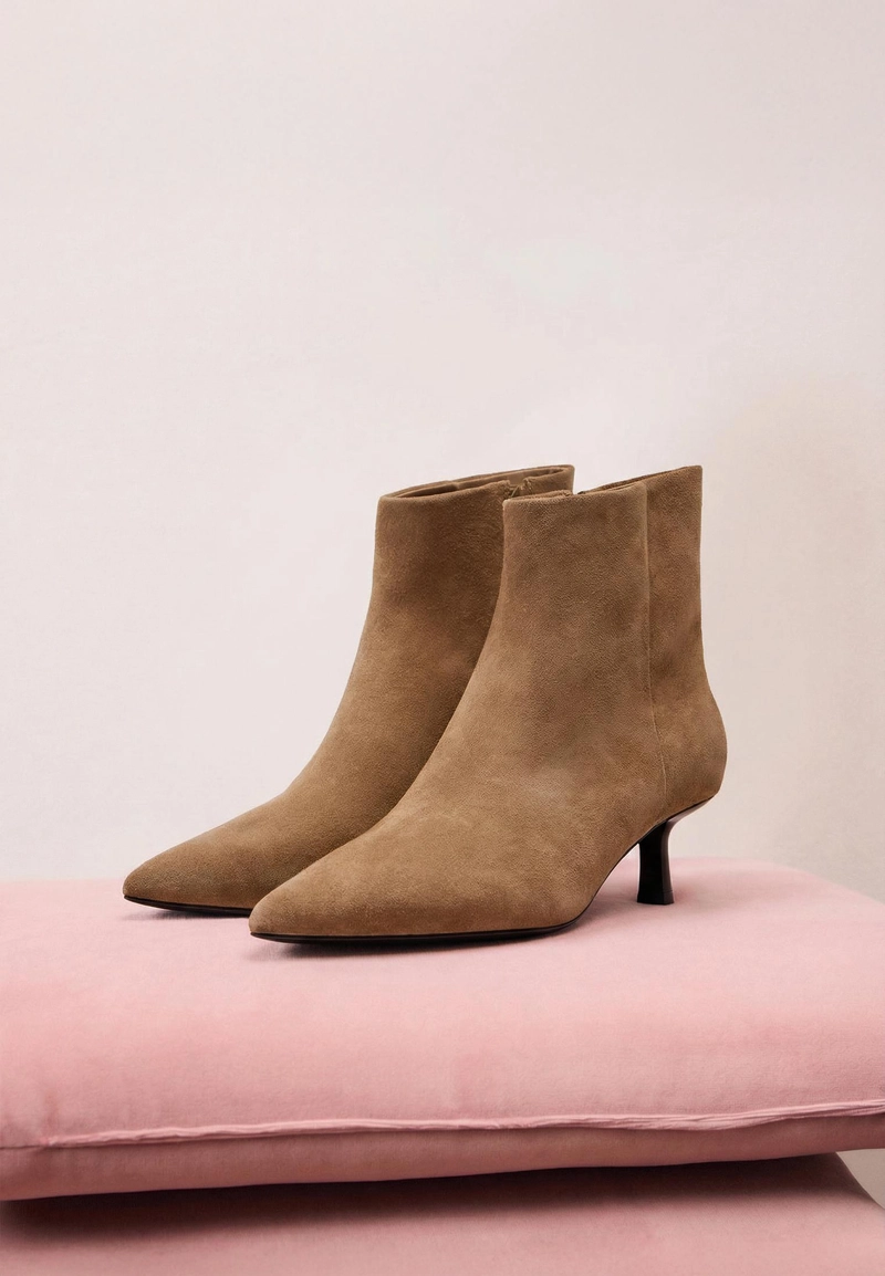 Ботильоны на среднем тонком каблуке из кожи