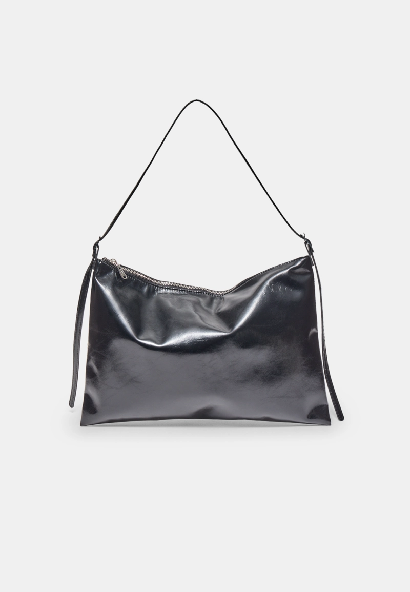 Мини-сумка на плечо с мягкой текстурой и молниями