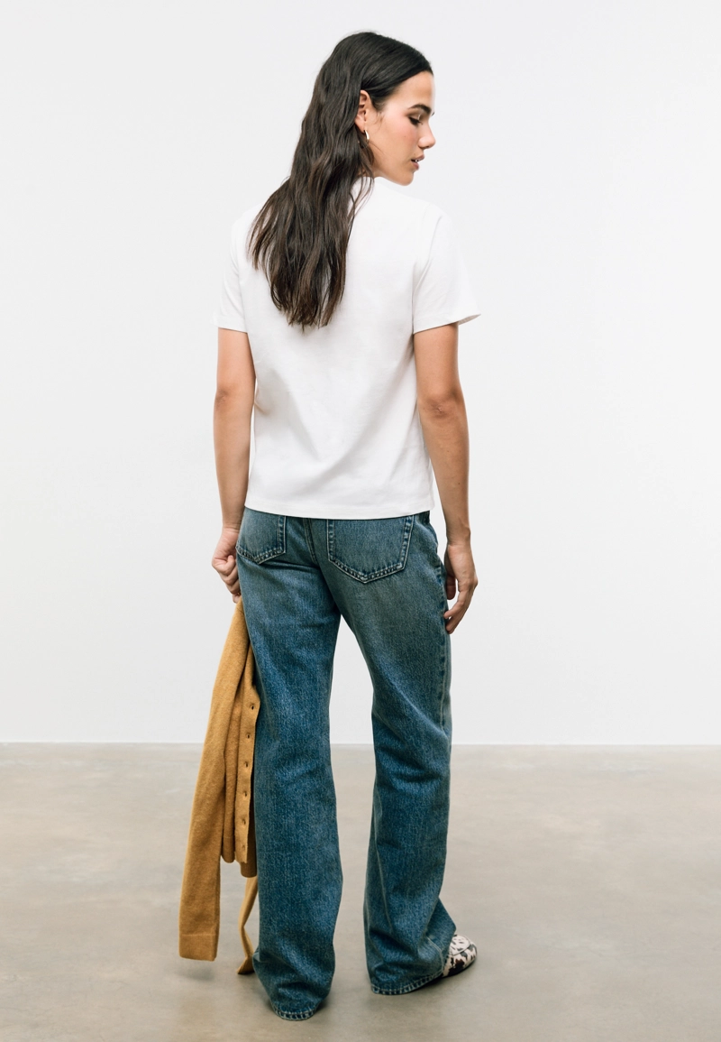 Футболка с попкорном и блестящая отделка