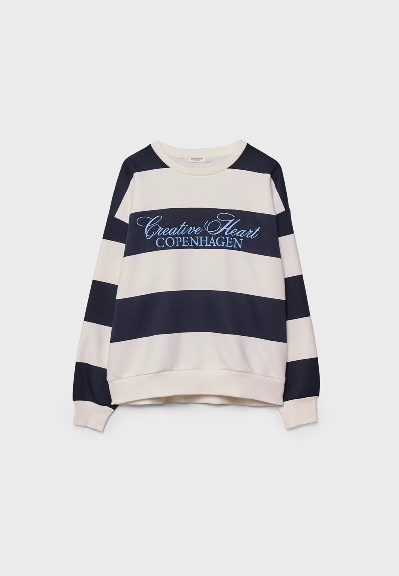 Толстовка с вышивкой в полоску