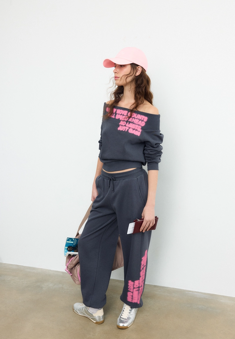 Толстовка с вырезом-лодочкой и принтом