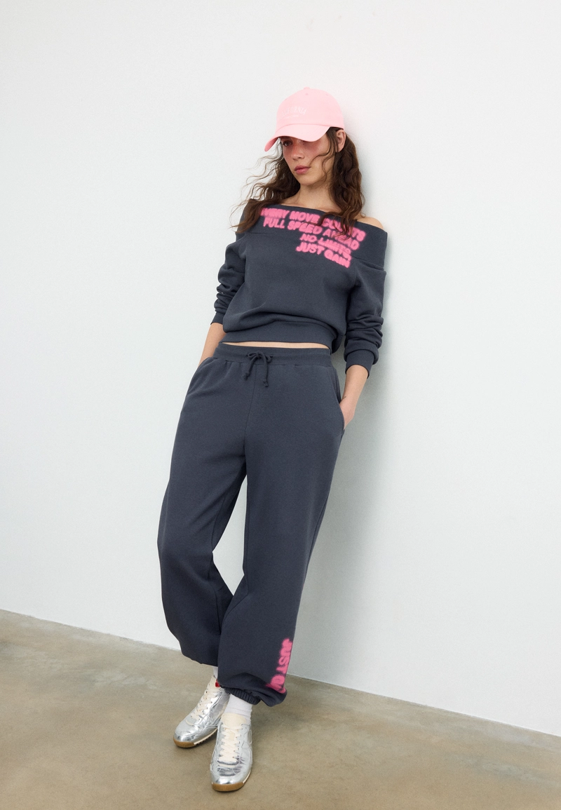 Широкие брюки-джоггеры с принтом