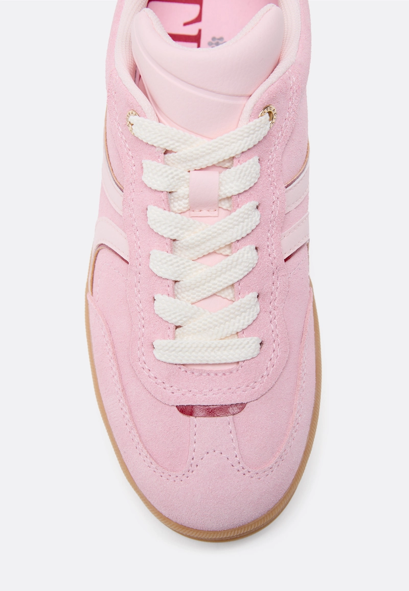 Повседневные кожаные кроссовки