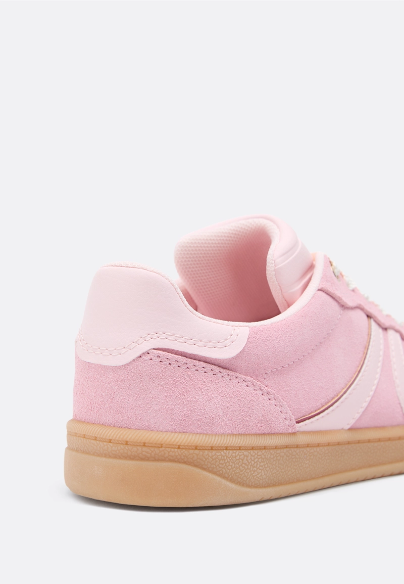 Повседневные кожаные кроссовки