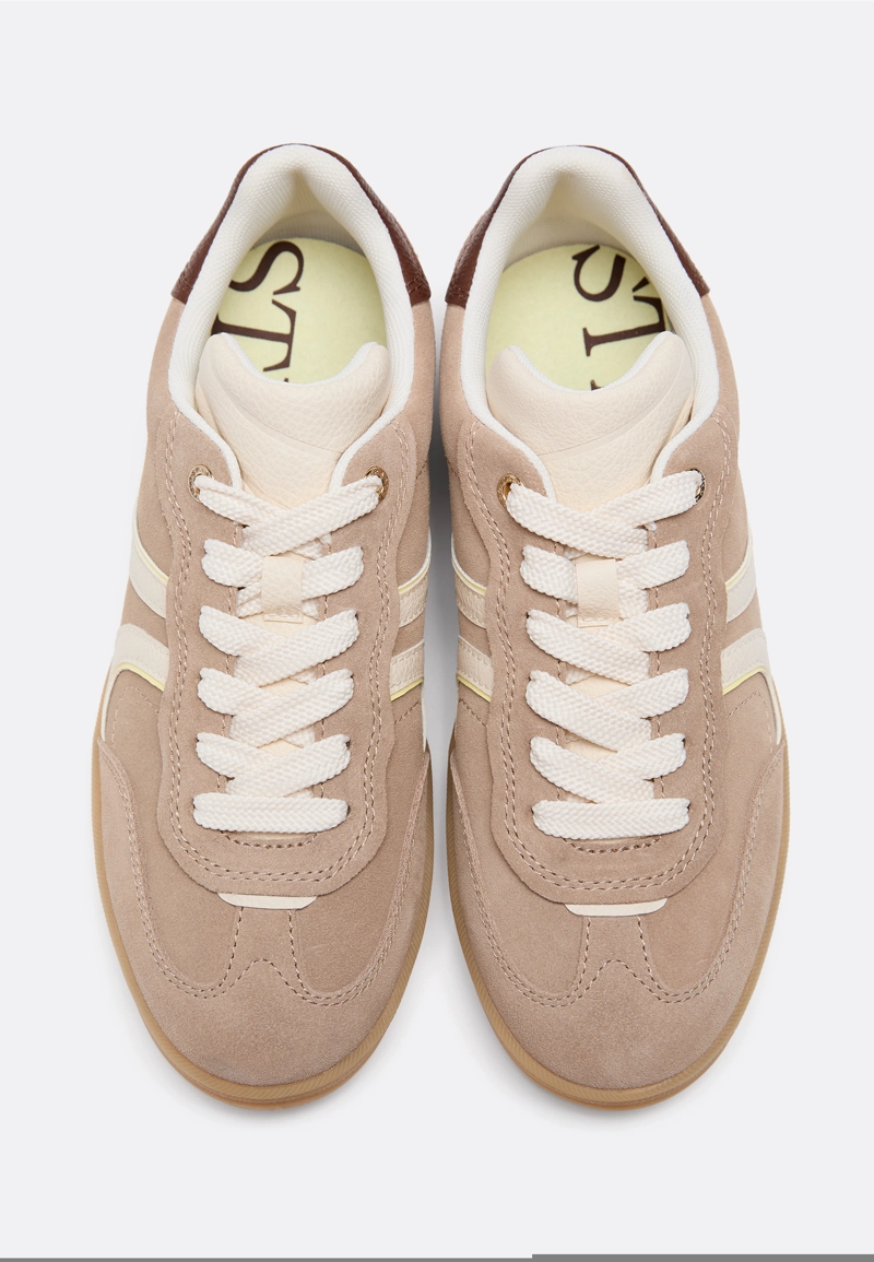 Повседневные кожаные кроссовки