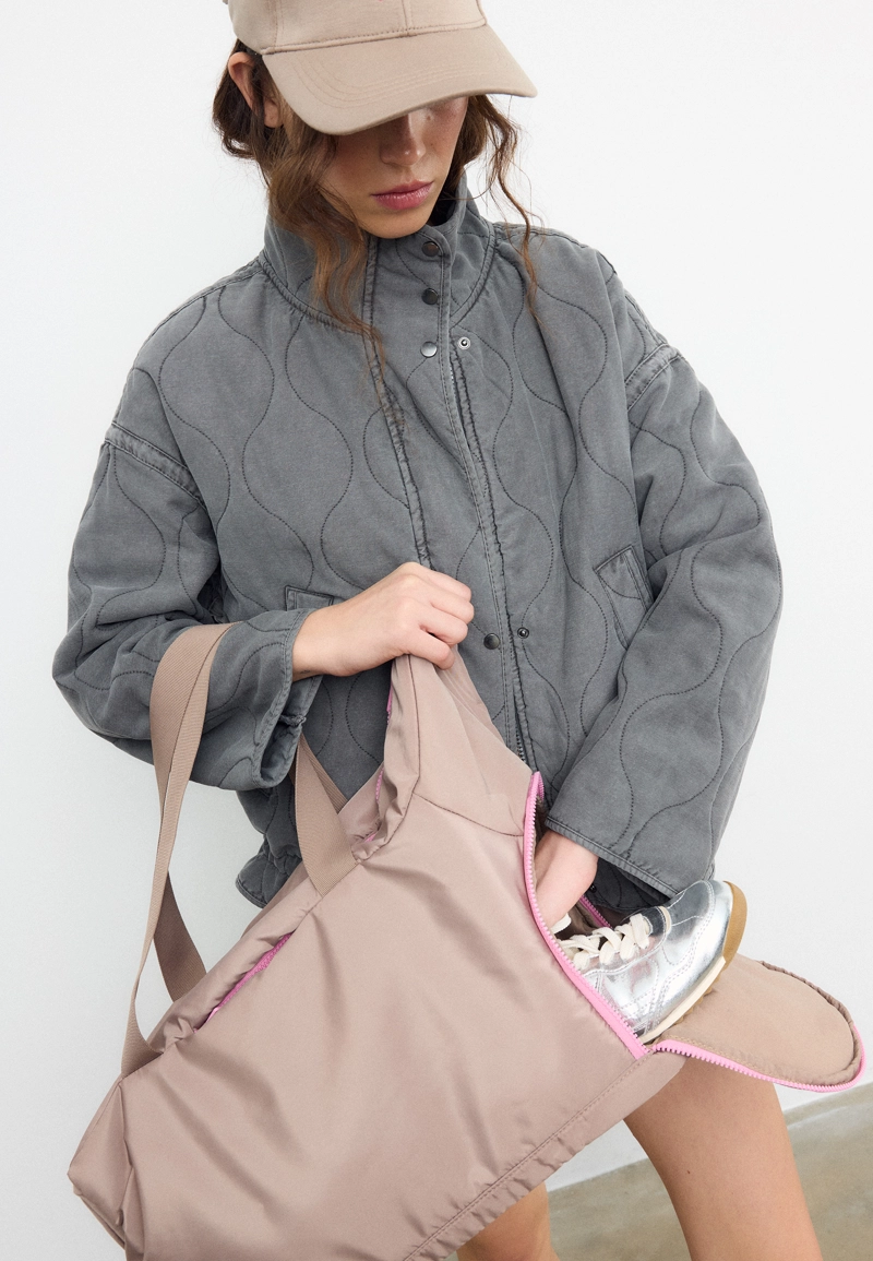 Сумка с контрастной отделкой