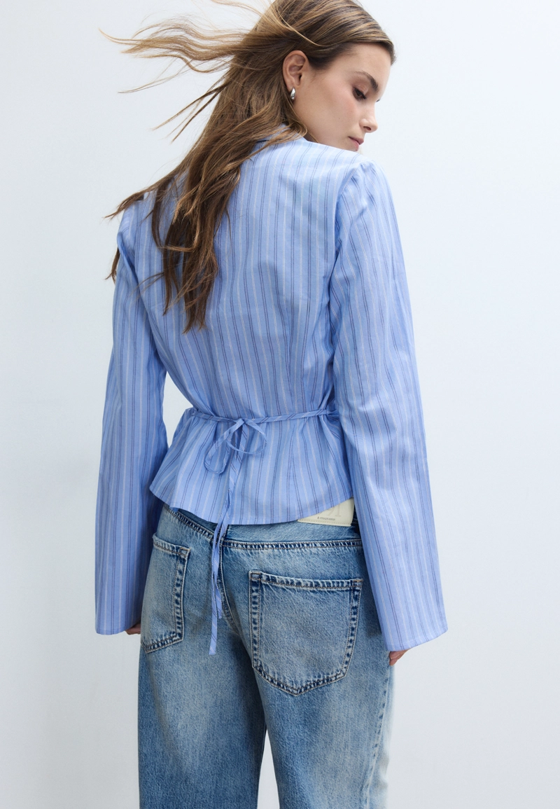 Приталенная рубашка с узлом