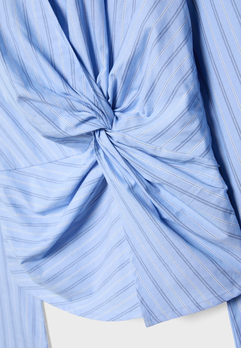 Приталенная рубашка с узлом