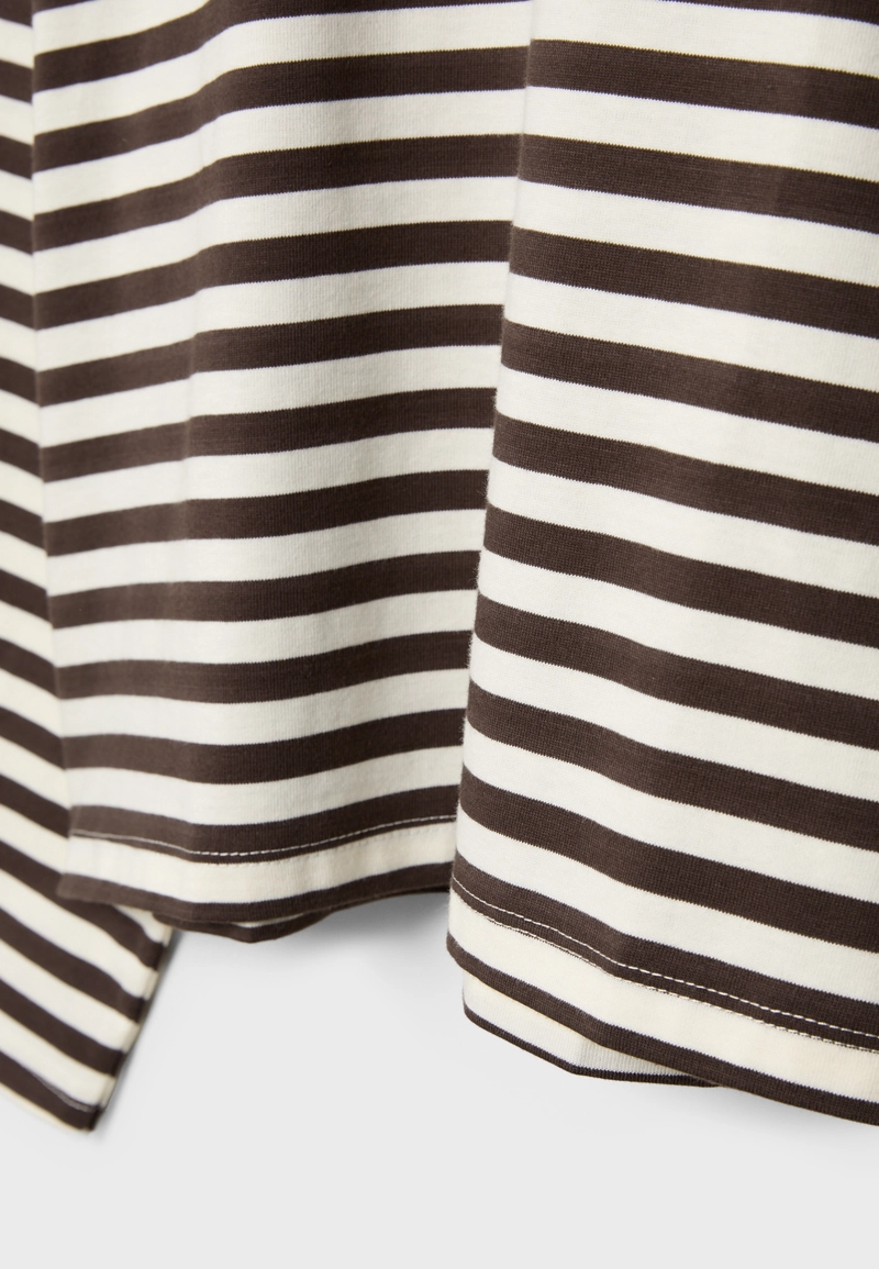 Полосатая футболка с длинными рукавами