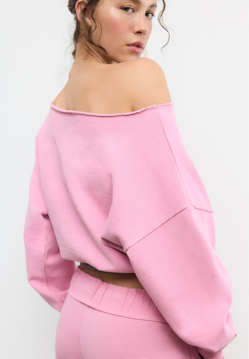 Укороченная толстовка с эффектом потертости