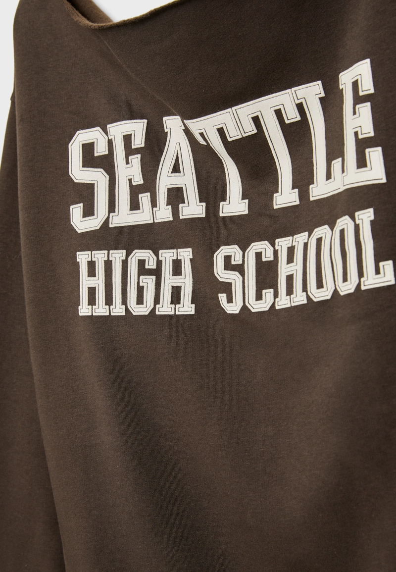 Толстовка с вырезом «лодочка» и принтом