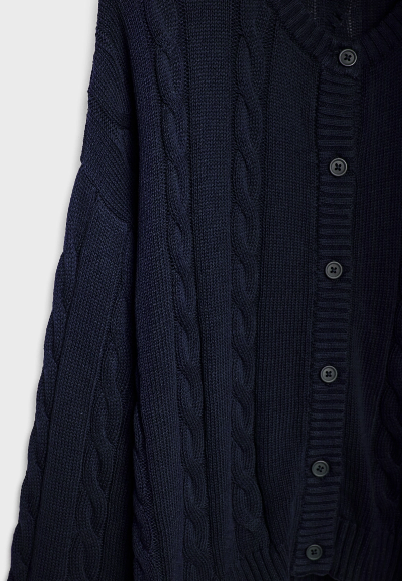 Вязаный кардиган с косами на пуговицах
