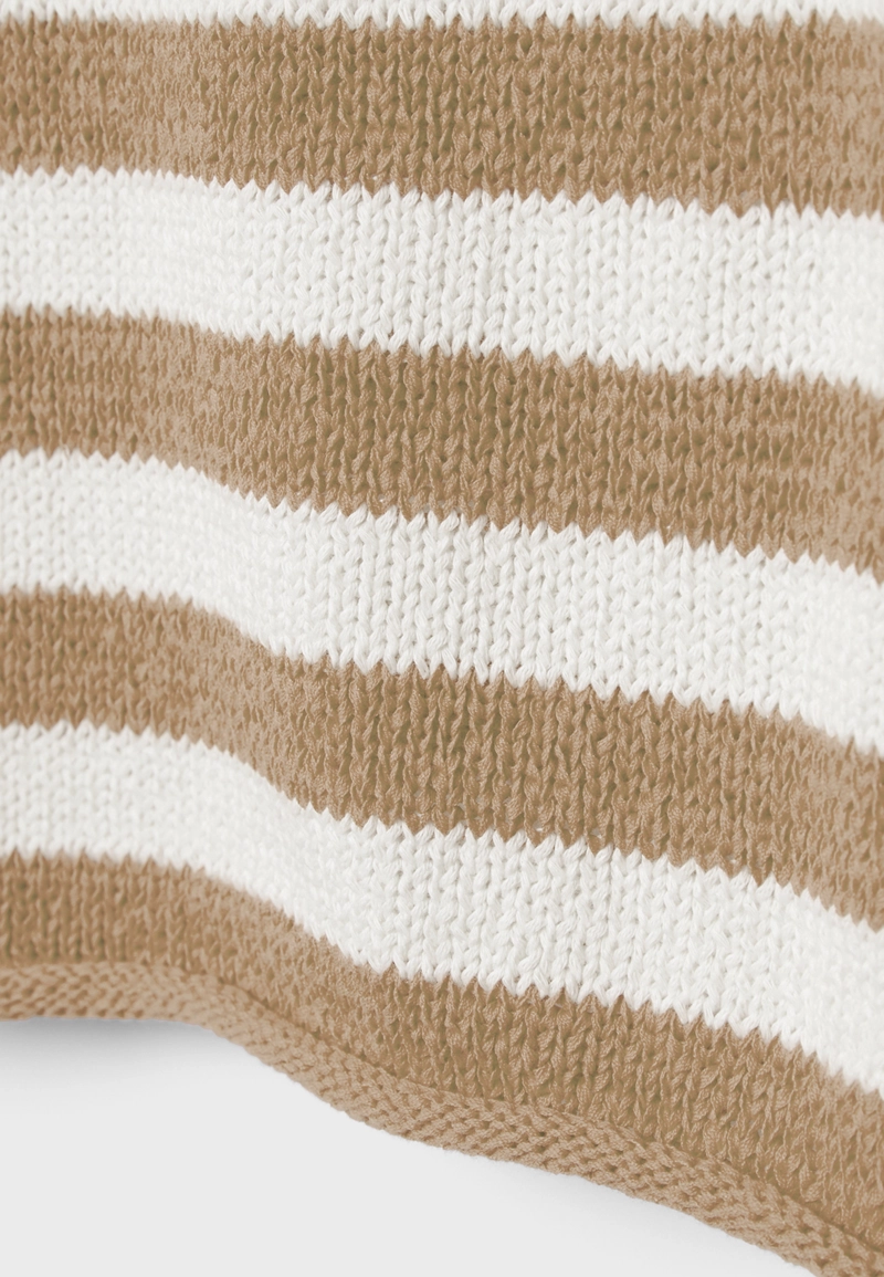 Трикотажный свитер с вырезом-лодочкой