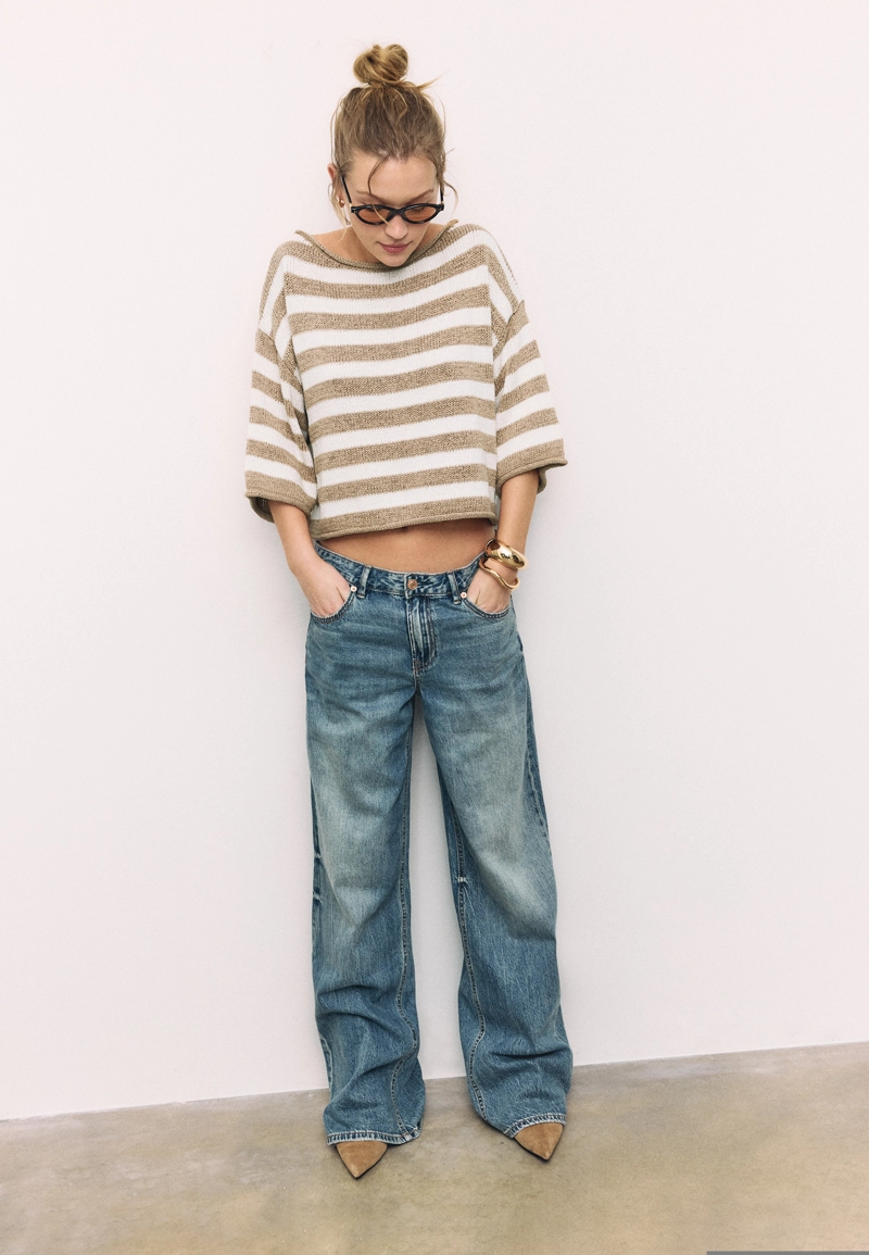 Трикотажный свитер с вырезом-лодочкой