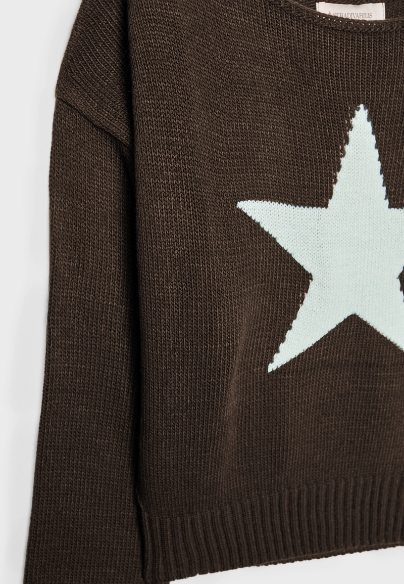 Асимметричный вязаный свитер со звездой