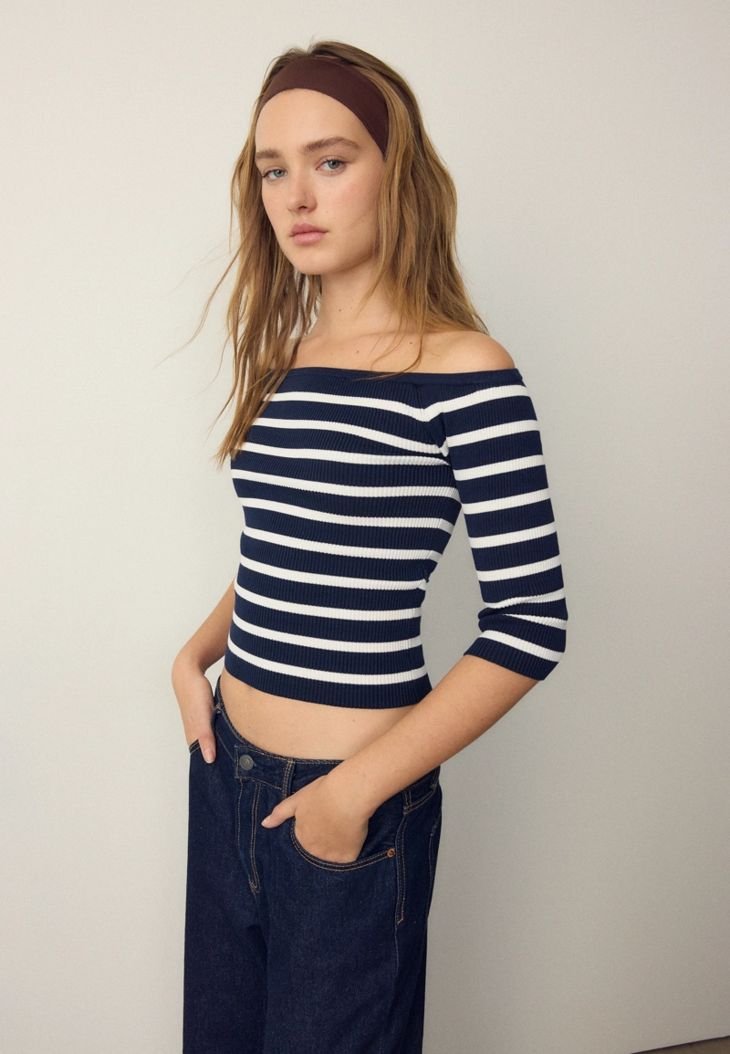 Трикотажный свитер в полоску облегающего кроя