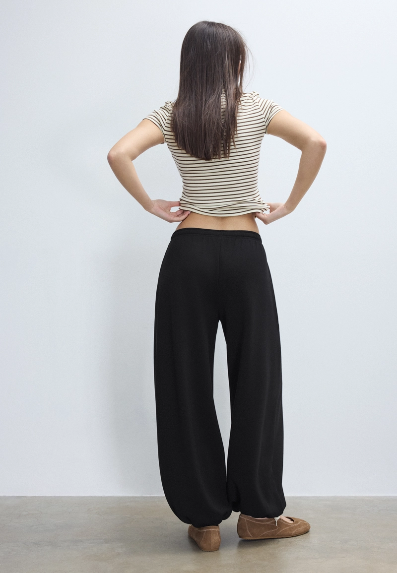 Мягкие брюки-джоггеры фасона баллон