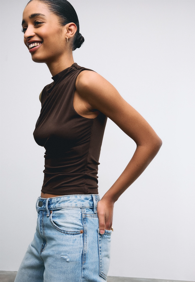 Футболка из присборенной полупрозрачной ткани