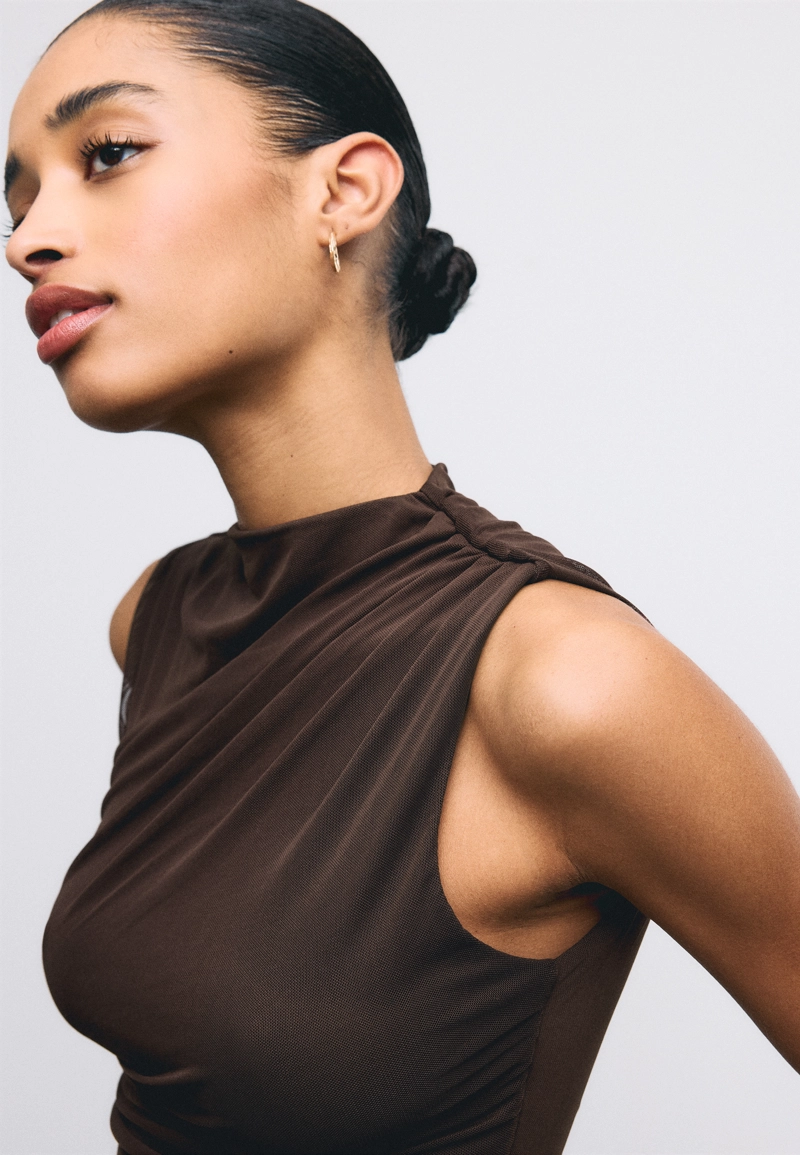 Футболка из присборенной полупрозрачной ткани