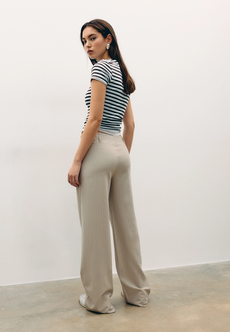 Классические зауженные брюки в полоску