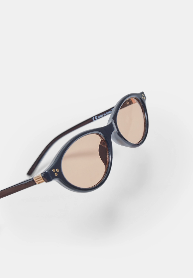 МАЛЕНЬКИЕ ОВАЛЬНЫЕ ОЧКИ В ПЛАСТИКОВОЙ ОПРАВЕ